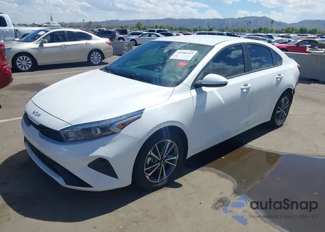 2022 Kia Forte Lxs z USA, uszkodzony, nr VIN 3KPF24AD0NE487356